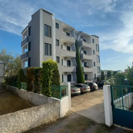 Hotel Vellezerit Celaj *
