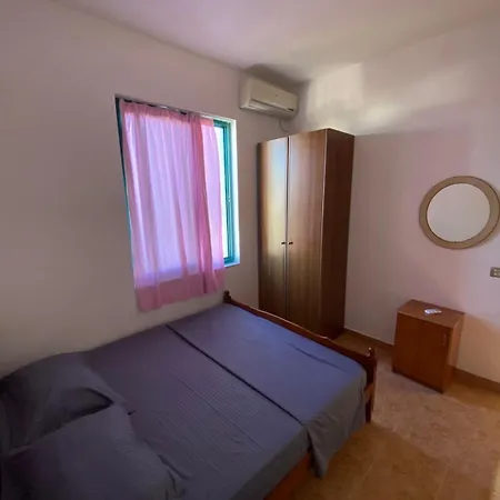Vellezerit Celaj Hotel Velipojë