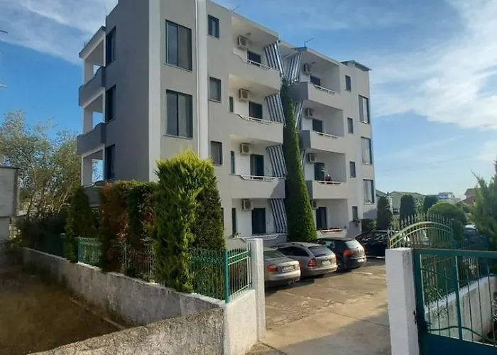 Hotel Vellezerit Celaj *